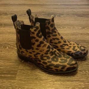Leopard rain boots